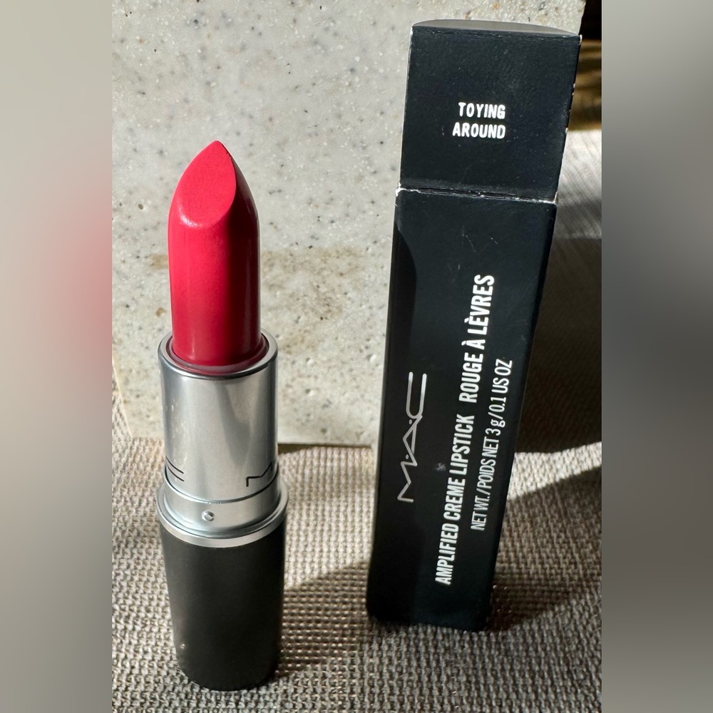 MAC Toying Around - Amplified Creme Lipstick 💄 🌟 RARE🌟 LIMIED EDITION
